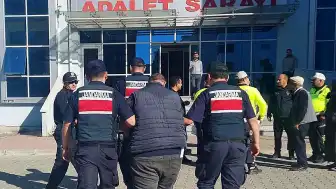 Edirne'de Durdurulan Takside 4 Kaçak Göçmen Yakalandı, Sürücü Tutuklandı