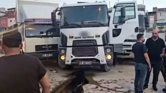 Eskişehir'de Freni Boşalan Kamyon Parkın Yanında Durabildi