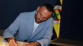 Fenerbahçe'den Vedat Muriqi Hamlesi: Deneyimli Golcüyle 3 Yıllık Sözleşme İmzalandı