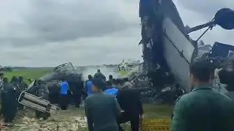 Hindistan'da Askeri Kargo Uçağı Düştü: 5 Personel Hayatını Kaybetti