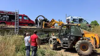 İnegöl'de Köprüden Düşen Traktörün Altında Kalan Sürücü Kurtarıldı