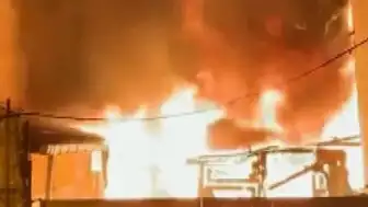 İstanbul'da Depo Yangını 3 Binaya Sıçradı