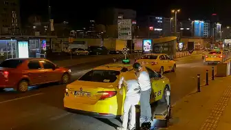 İstanbul'da Yolcu Taksiciyi Darbederek Ağır Yaraladı, Şoför Yoğun Bakımda