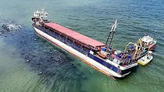 Karasu'da Karaya Oturan 'Ninova' Gemisindeki Yük Tahliyesi Başladı