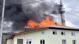 Kastamonu'nun Daday ilçesinde çıkan yangında cami, gasilhane ve yemekhane kullanılamaz hale geldi