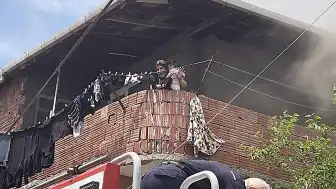 Kocaeli'de Boş Binada Çıkan Yangında Anne ve Kızı Dumandan Etkilendi