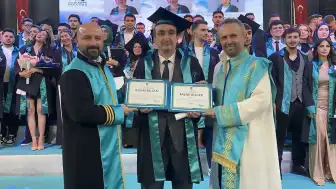 Rize'deki Mezuniyet Töreninde Azim Örneği: 54 Yaşındaki Mezunlar Dikkat Çekti