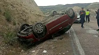Sivas'ta Otomobil Takla Attı: 3 Kişi Yaralandı
