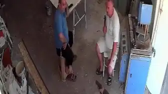 Adana'da PVC Ustası İş Yerinde Silahlı Saldırıya Uğradı: Ağır Yaralandı