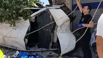 Adıyaman'da Trafik Kazası: Hafif Ticari Araç Elektrik Direğine Çarptı, 9 Yaralı