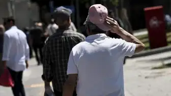 Ankara'da Sıcak Hava Etkisi: Vatandaşlardan Pratik Güneşten Korunma Yöntemi