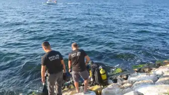 Aydın Kuşadası'nda Dalgalara Kapılan 12 Kişiden 3'ü Hayatını Kaybetti