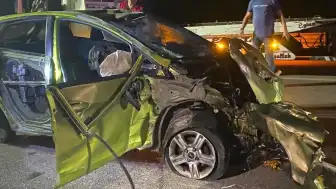 Çanakkale Ezine'de Trafik Kazası: Otomobilin Sürücüsü Yaşamını Yitirdi