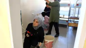 Elazığ'da Öğretmenlerden Okul ve Pansiyon İçin Gönüllü Çalışma Seferberliği
