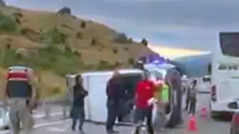 Erzincan-Erzurum Kara Yolunda Minibüs Devrildi: 16 Yaralı