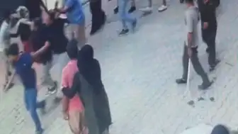 Eskişehir'de Kavga: 2 Polis ve 7 Kişi Yaralandı, Güvenlik Kamerası Görüntüleri Ortaya Çıktı