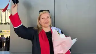 Gaziantep'te Eğitim Mücadelesi: Zeynep Kale 62 Yaşında Yüksek Lisansını Tamamladı