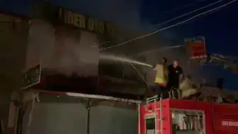 Hatay'da Sanayi Sitesindeki Depoda Yangın: 8 Kişi Dumandan Etkilendi