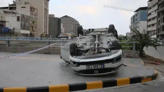 Hatay'da Trafik Kazası: 2 Kişi Hayatını Kaybetti, 3 Yaralı