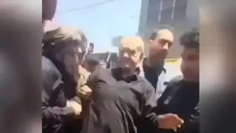 İran'da Hamaney'in Cenaze Töreninde Cumhurbaşkanı Pezeşkiyan ve Dışişleri Bakanı Arakçi Protesto Edildi