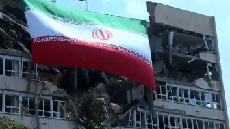 İran'ın Farklı Bölgelerinde Patlama Sesleri Duyuldu