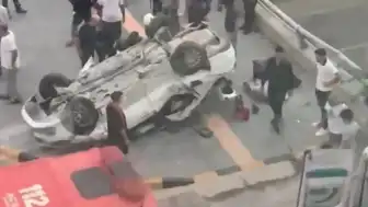 İskenderun'da Otomobilin Bariyerlere Çarparak Takla Atması Sonucu 2 Kişi Öldü, 3 Kişi Yaralandı