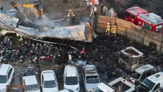 İzmir Bornova'da Yediemin Otoparkında Yangın: 62 Araç Kullanılamaz Hale Geldi