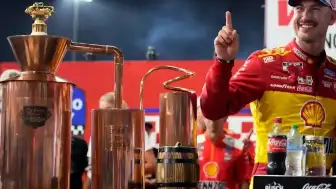 Joey Logano, North Wilkesboro'da Zafere Ulaştı