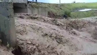 Kars Arpaçay'da Sel Felaketi: Köy Yolu Ulaşıma Kapandı