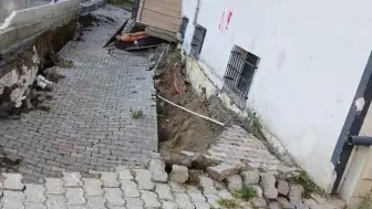 Küçükçekmece'de Bina Bahçesinde Göçük: 29 Kişi Tahliye Edildi