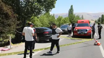 Malatya Darende'de Otomobilin Ağaca Çarpması Sonucu 2 Kişi Hayatını Kaybetti