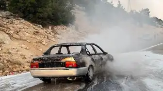 Mersin'de Seyir Halindeyken Otomobil Alev Aldı