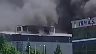 Sakarya Hendek'te Geri Dönüşüm Fabrikasında Yangın Meydana Geldi