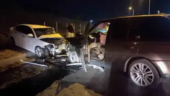 Sancaktepe'de Ters Yönden Gelen Otomobilin Karıştığı Kazada 5 Yaralı