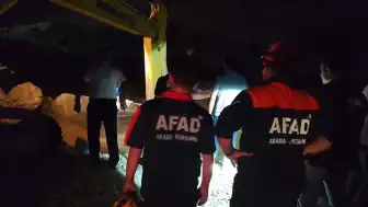 Siirt'te Su Seviyesi Yükselen Çayda Mahsur Kalan Genç Kurtarıldı