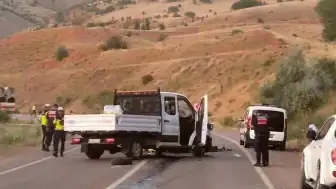 Sivas Divriği'de Şerit İhlali İddiasıyla Çarpışma: 1 Ölü, 2 Yaralı