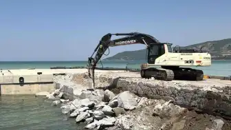 Tatvan sahilindeki iskele yenileme çalışmaları başlatıldı