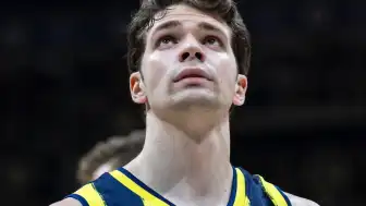 T.B., Dallas Mavericks ile Anlaştı