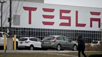 Tesla Sürücüsü Kazadan Önce Gaz Pedalına Tam Bastı, FSD Devre Dışı Kaldı