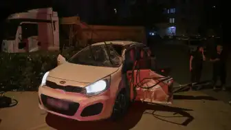 Ümraniye'de Hafriyat Kamyonu ile Otomobil Çarpıştı: 4 Yaralı
