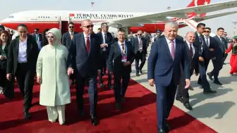 Cumhurbaşkanı Erdoğan'a Bişkek'te Dombra ile Karşılama