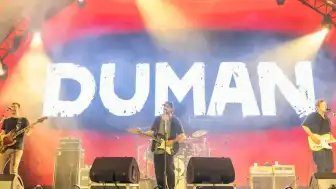 İstanbul Festivali'nde Rock Rüzgarı Esti: Dedublüman ve Duman'dan Unutulmaz Performanslar