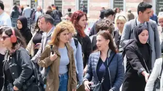 Türkiye'de İstihdamın Sektörel Dağılımında Değişim: Hizmet Sektörü Öne Çıkıyor