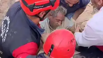 Ağrı'da Çöken Evden Bir Kişi Kurtarıldı