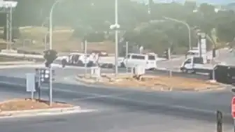 Antalya'da Kırmızı Işık İhlali Motosiklet Kazasına Yol Açtı: 2 Yaralı
