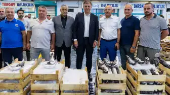 Başkan Tugay'dan Balıkçılara Bereketli Sezon Dileği: "Ekmeğini Denizden Çıkaranlara Bol Kazanç İstiyoruz"