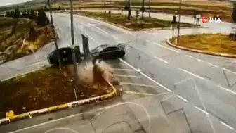 Kütahya'da Kavşakta Çarpışan Otomobillerde 2 Kişi Hayatını Kaybetti, 8 Kişi Yaralandı