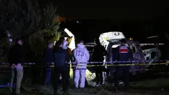 Akhisar'da Yol Kenarında Yanan Otomobilde Erkek Cesedi Bulundu
