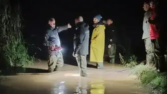 Gebze'de Dereye Düşen Cipteki Sürücü Kurtuldu, 2 Kişi Aranıyor