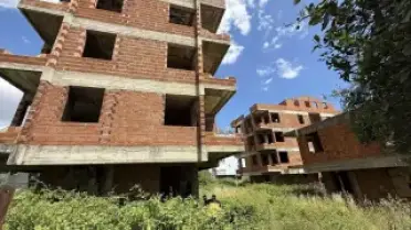 Antalya'da Terk Edilmiş Binada 1 Aylık Ceset Bulundu